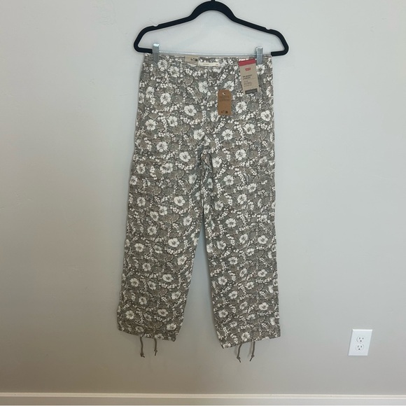 Women’s Levi’s 94 Baggy Cargo Pants, Green Floral, 26X30 - Picture 4 of 10